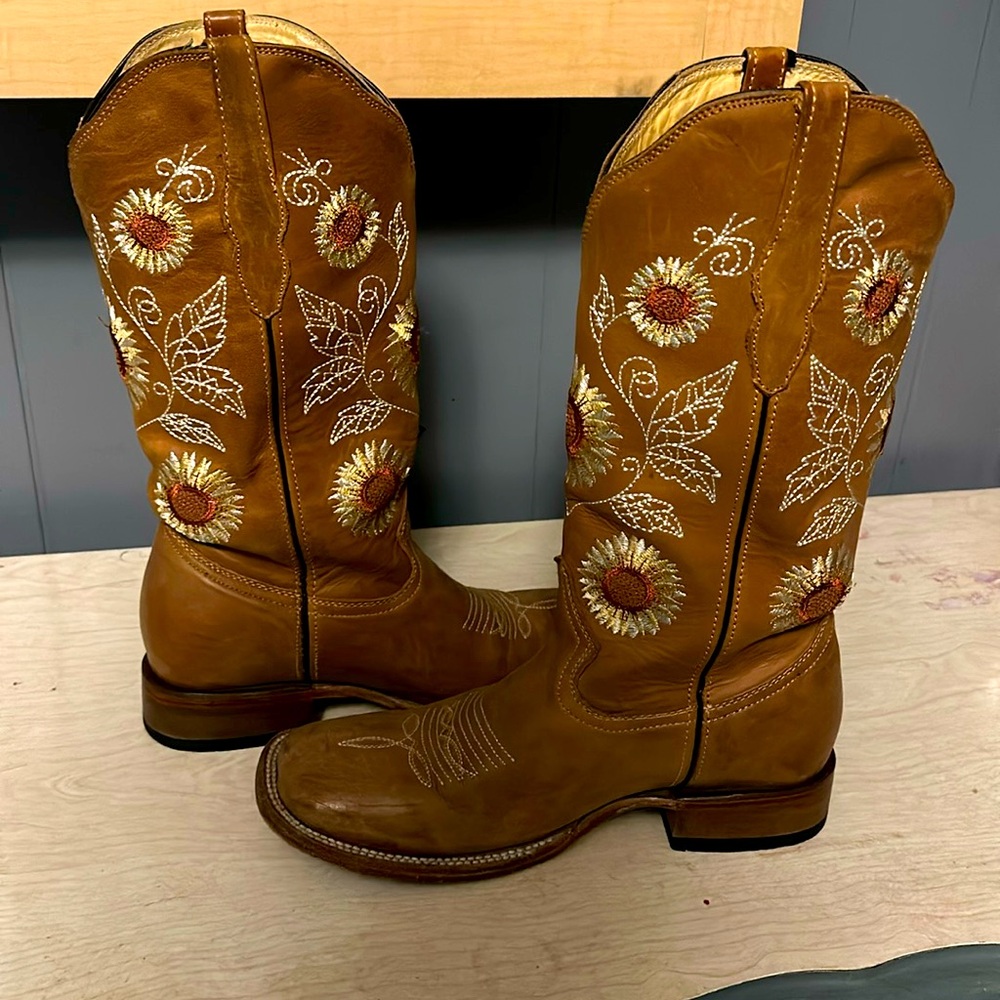 Quincy sunflower boots